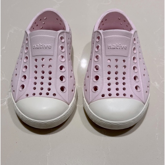 Kids milk pink/shell white Natives size C5. Hardly used, in Excellent condition. - Picture 6 of 9